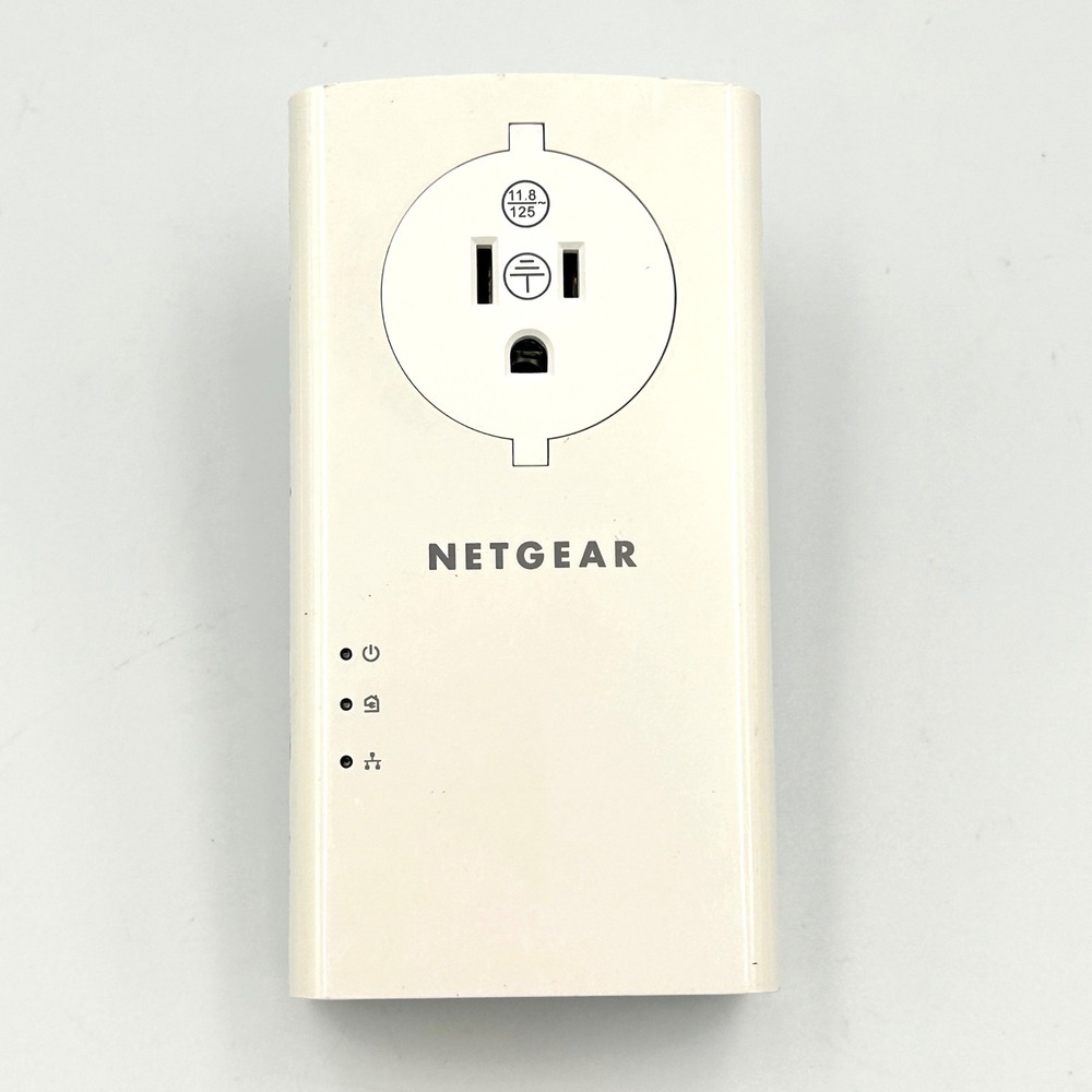 Netgear Powerline 2000 + Extra Outlet PLP2000 Gigabit Ethernet Adapter White